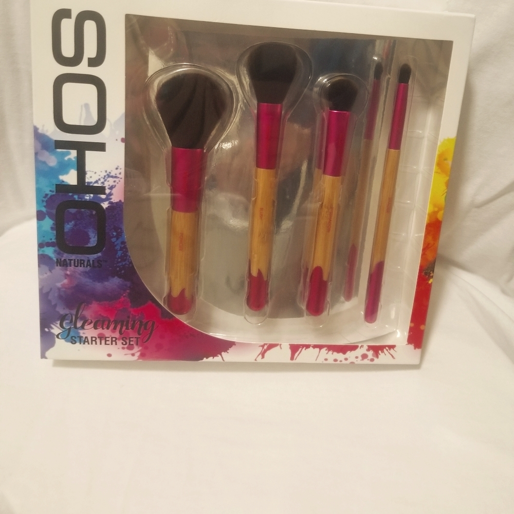 Makeup brushes.